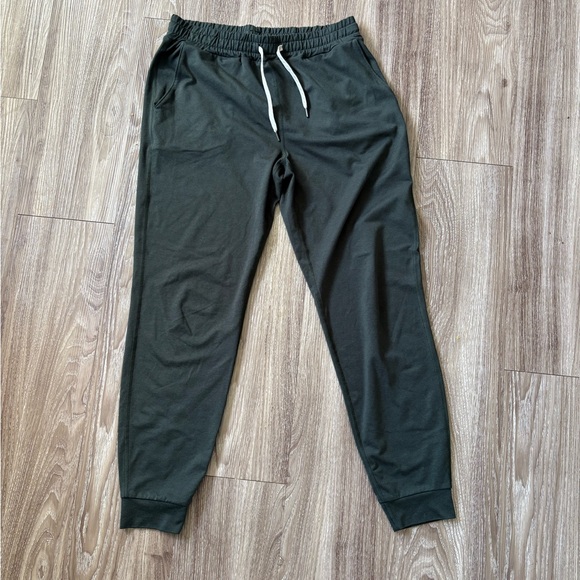 Vuori halo performance aspen green jogger hoodie long sleeve set - Picture 4 of 10